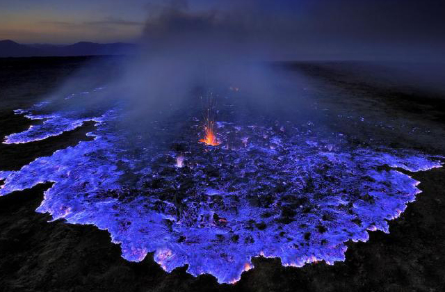 Click to enlarge image 01volcankawah.jpg