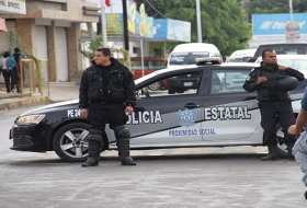 Golpean a policías estatales