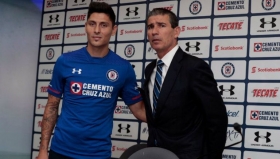 Cruz Azul presenta a Alejandro Faurl&iacute;n