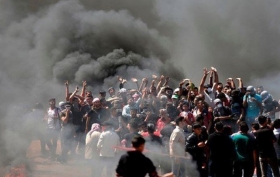 Las fuerzas israelíes están respondiendo con métodos de dispersión de masas .