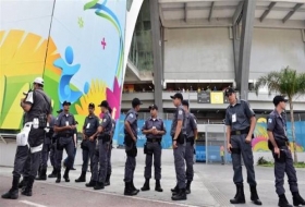 Policías resguardan la zona 