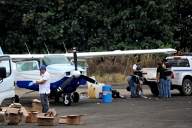 Los sujetos transportaban casi 3 mdp y 54 mil dólares