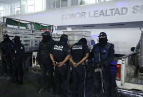 Policías detenidos