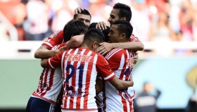 Chivas venció dos goles por uno a Querétaro.