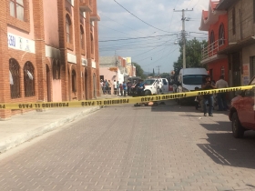 Los cuerpos quedaron afuera de la comandancia municipal 