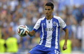 Diego Reyes, defensa.