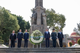 Tony Gali y Luis Banck montaron una guardia de honor en el Monumento a los Fundadores de la Ciudad