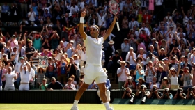 Federer y Murray se acercan m&aacute;s a la final de Wimbledon