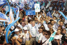 El candidato realiza su segundo cierre regional de campaña