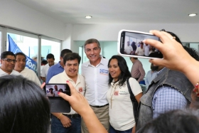 Tony Gali inauguró la casa de los poblanos