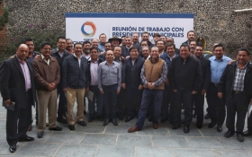 Al reunirse con presidentes municipales de la región, propuso establecer una agenda coordinada