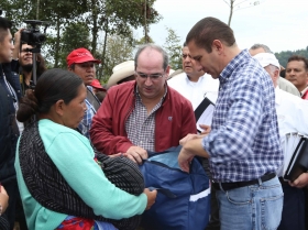  Entregó apoyos a familias de difuntos, productores afectados, Programa Empleo Temporal, y a las madres de recién nacidos