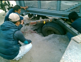 Camioneta abandonada con diésel