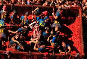 La Tomatina en Bo&ntilde;ol, celebra su 70 aniversario #FestivalesDelMundo