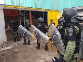 Se detuvo a ocho personas por participar en presuntas actividades ilícitas