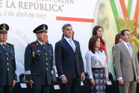 Miles de poblanos asistieron al desfile conmemorativo en el Zócalo de Puebla y el Centro Histórico