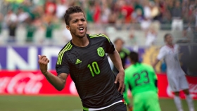 Al minuto 54 Giovani Dos Santos marcó de pie derecho el 2-1.