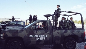 Pobladores lanzaron piedras y algunos se armaron 