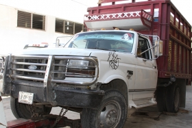 En distintas labores realizaron la detención de dos masculinos y el aseguramiento de dos camionetas cargadas con galones de combustible